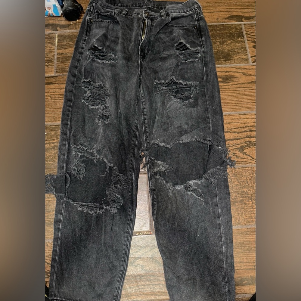 american eagle ripped mom jeans